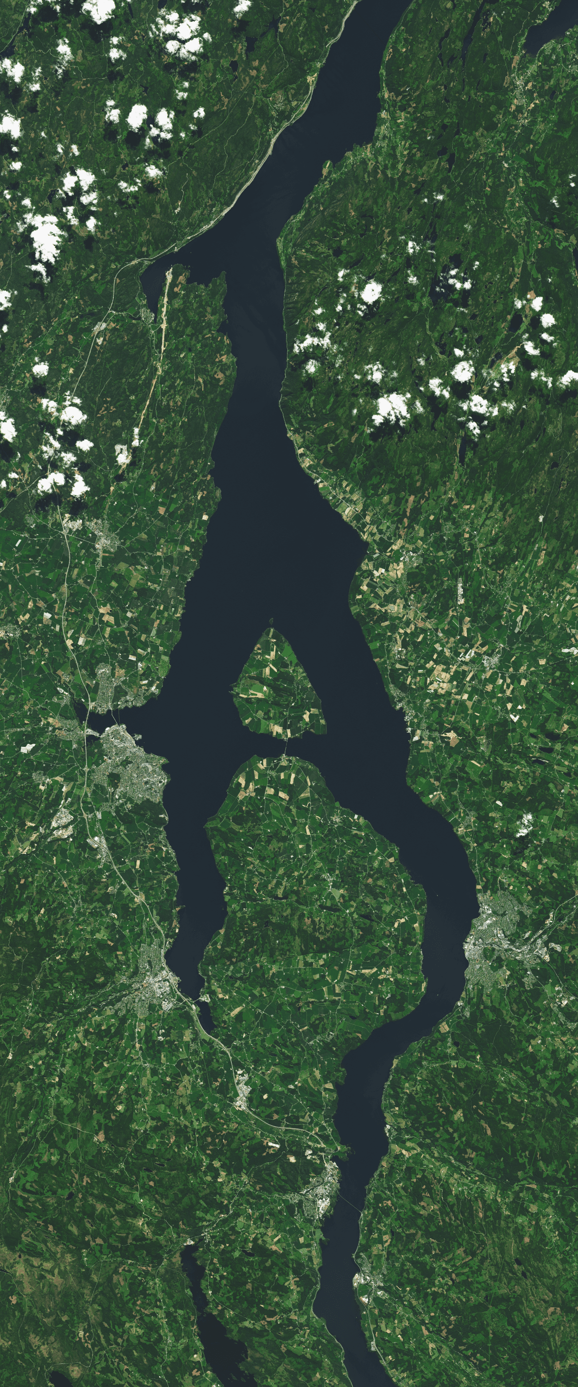Buchstabe A – Landsat-Aufnahme: 